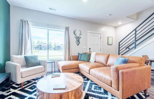 Unique Townhome 2 Car Garage & AC - Foto 1