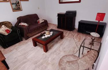 Two-story home with solar-heated pool and 4 bedrooms - Foto 11