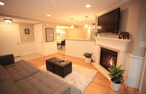 Peaceful 2BR near US Route 1 and Boston - Photo 1