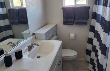 Mid-century rural ranch house minutes to the strip - Foto 13