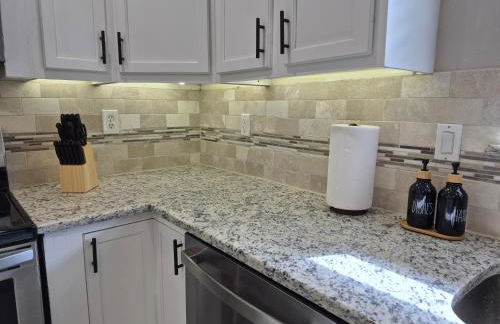 Stylish Newly Remodeled Home with Putting Green - Foto 7