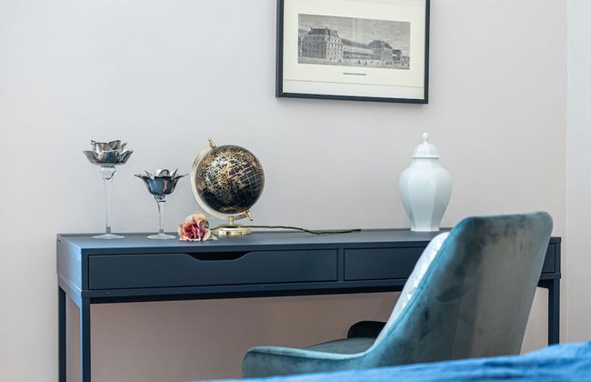 JOIVY Sophisticated Flat W/ Desk - Foto 46