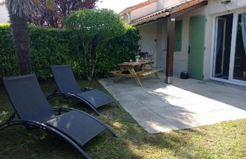 Charmante Maison Bord de Mer avec Piscine et Tennis 5-P - Foto 1