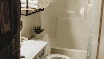 Corton Lodge on the Elk River - Riverview Suite - Foto 3