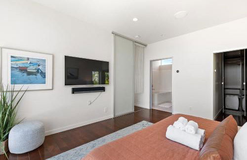 Marbella Lane - Cozy and Eccentric Design Home - Photo 23