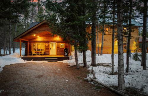 Rustic Retreat, Sleeps 20, Epic Game Room, Hot Tub, 20min to Yellowstone - Foto 1