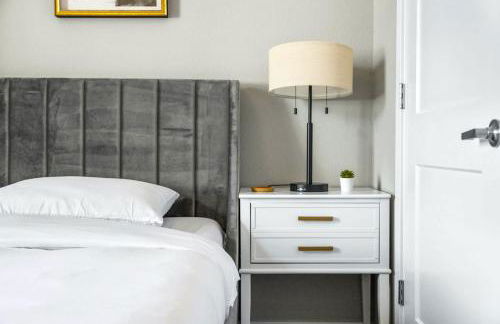 Designer Apt with Jacuzzi, Pool & Mountain Views - Foto 15