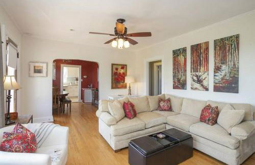 Golf Views, Porch Vibes, 3mi to Broadway! - Foto 6