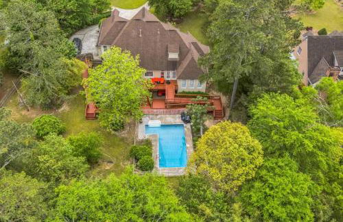 Elegant 5BR Retreat Pool & Yard - Foto 11