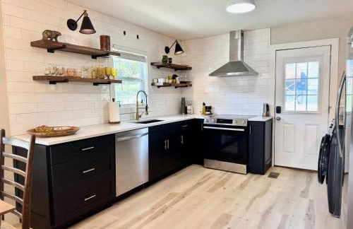 Creekside Base for Hiking and Biking, Near Downtown - Foto 13