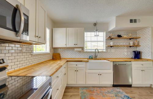 Cozy 3BRand3BA • Sleeps 9 • 0 3 Mi to Beach • PCB - Foto 20