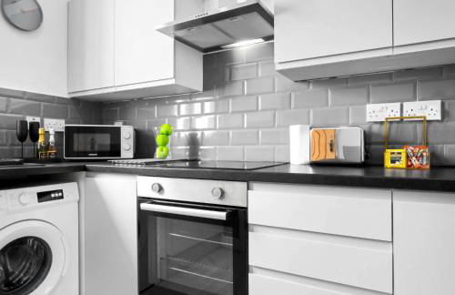 Stylish Apartment - High Speed Internet & Free Netflix - Near City Centre - 2MR - Foto 11