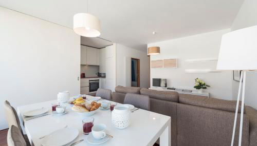 LovelyStay - Casas Brancas - Modern Apartment with Balcony & free private parking - Foto 2