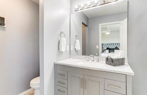 6 Mi to DIA Denver Home with Fenced Yard and Fire Pit - Foto 14