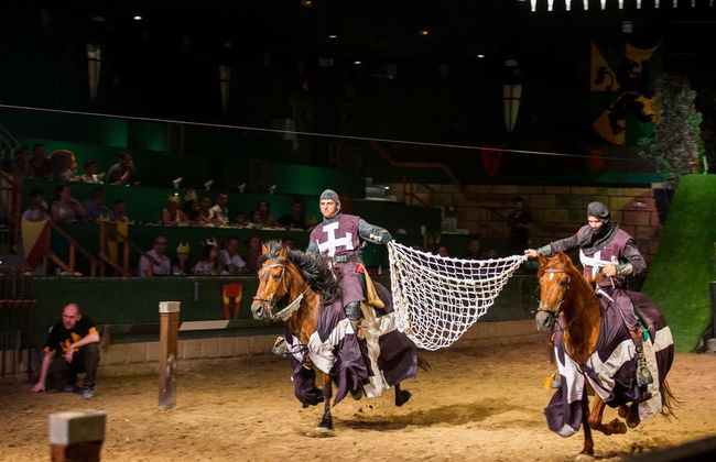 Cena con espectáculo en Magic Robin Hood - Foto 3