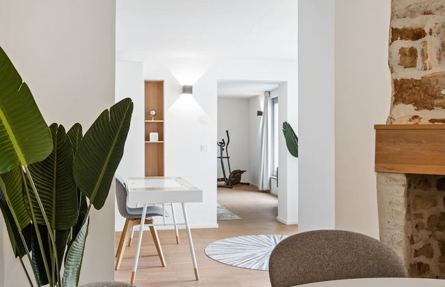 Modern Apt Old Town w Panoramic View ID4 - Photo 26