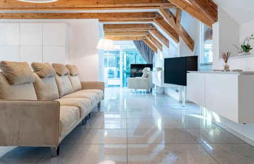 Artist House - Photo 32