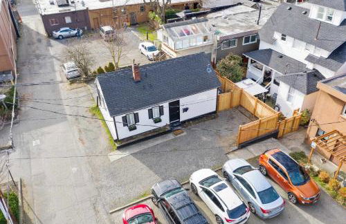 Downtown location Near the Beach Dog Friendly - Photo 56