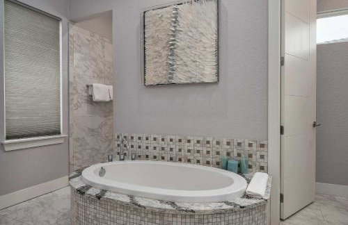 Luxury 6BR Villa w Pool & Cinema 4mi to Disney - Foto 54