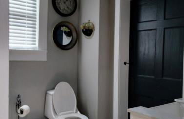 The Bluebird Guesthouse *walk to downtown* - Photo 26