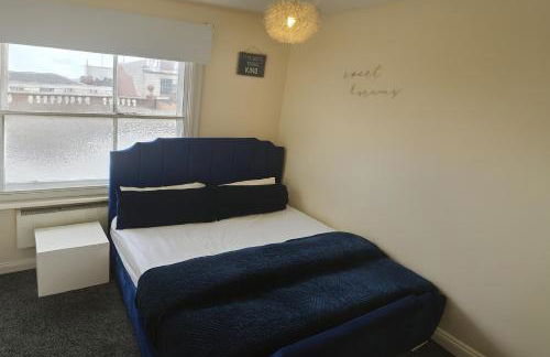 2 Bed - Sleeps 6 - Private Balcony - City Centre - Foto 9