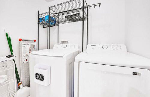 Glamorous Newly Built Pool Home, Tiki Hut, Huge Patio, Air Hockey in Delray Beach Near The Ave! - Foto 28