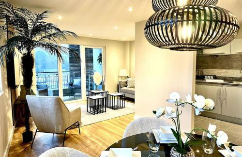 Exclusive Marina View Apartment Free Parking - Photo 24