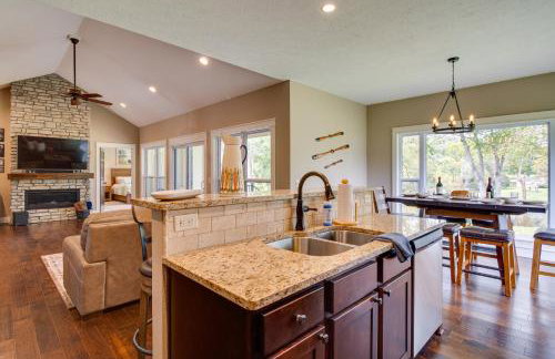 Flippin Home with Deck and Grill Steps to White River - Foto 8