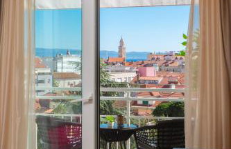 V Luxury Apartment - Photo 8
