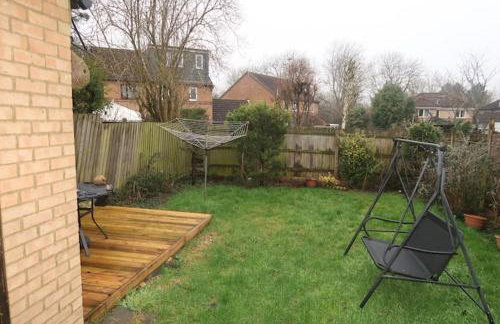 Cozy 3 Bedroom Home with Garden & Free Parking - Milton Keynes - Foto 2