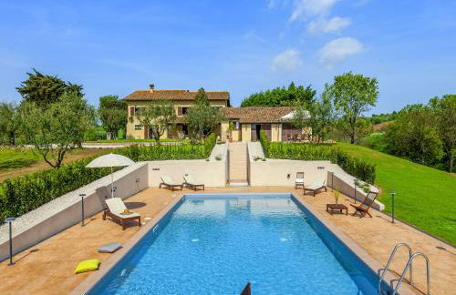 Inviting Holiday Home in San Costanzo With Swimming Pool - Foto 2
