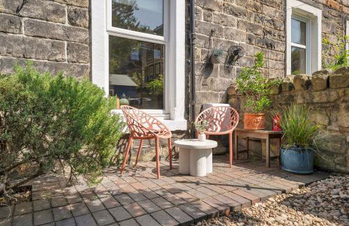 Cozy with Character Vibrant Cottage Style Flat at Leith Links Park - Photo 36