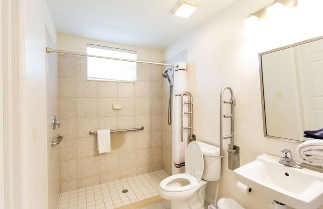 Messina Vacation Rental at Lely Resort. Spacious 3-BR, 2-Bath Condo with Lake Views and Handicap Accessibility. Enjoy Community Pool, Hot Tub, and Proximity to Naples Beaches and Dining - Foto 18