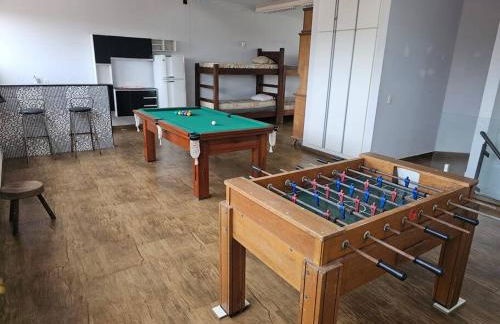 Belíssima Casa a Beira Mar com Piscina Aquecida Cobrado a Parte, 5 Quartos com Ar Condicionado, Amplo Salão de Jogos com Mesas de Bilhar e Pebolim, Amplo Espaço Externo com Churrasqueira em Deck Gourmet Coberto frente a Piscina,Tudo isso á Beira Mar - Photo 16