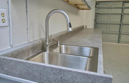 Renovated 5 Bd 3 Ba AC Private Deck Lawn - Foto 18