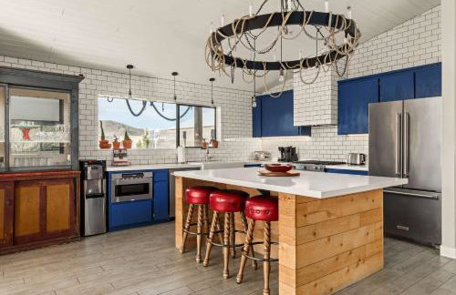 The Outlaw By The Cohost Company - Foto 46