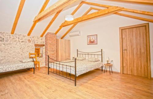 Heritage House Vrime - stone house with heated pool - Photo 49