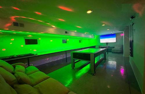 Beach House Cape May just 1 block from the Bay & a Short 5 minutes walk, Sleeps 19 - Foto 4