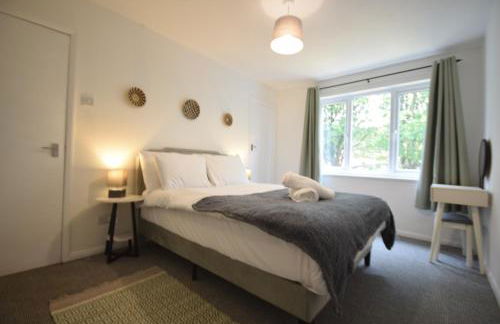 Stylish 1BR Retreat with Garden and Rustic Kitchen - Foto 24