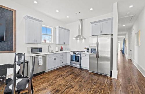 Elegant 4bd with Pool and Off Street Parking - Foto 8