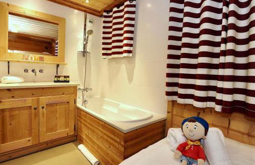 Chalet de 175m² à Courchevel Le Praz - Confort et Charme pour 10 Personnes - Sauna et Terrasse - FR-1-575-11 - Foto 9