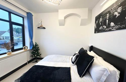 The Secret Agent Apartment - Brought to you by Coastline Retreats - Brand New - 2 mins walk to Beach - Childrens play den - Pool Table - Time Crisis Arcade Machine - Foto 25