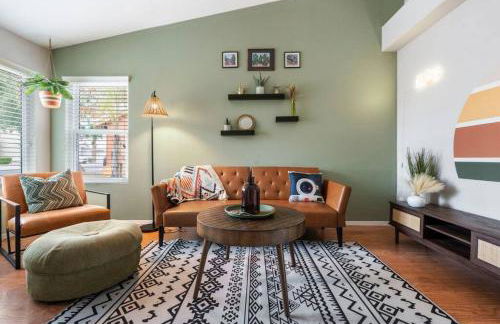 Sunkissed Private Pool 3BR Oasis w Outdoor Lounge - Foto 10