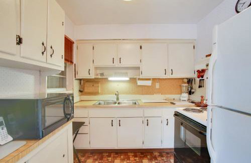 Pets Welcome Cozy Home with Pool in Margate! - Photo 10