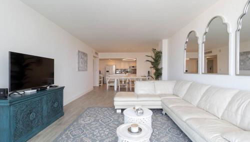 Stunning & Spacious Resort-Style Condo Across From Beach! - Foto 1