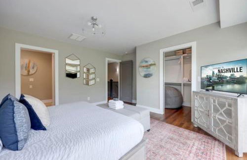 Modern Townhome, Large Game Room, 10min to Downtown! Sleeps 10! - Foto 19