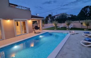 Villa Lukas&Ana s bazenom,dječjim igralištem - Photo 23