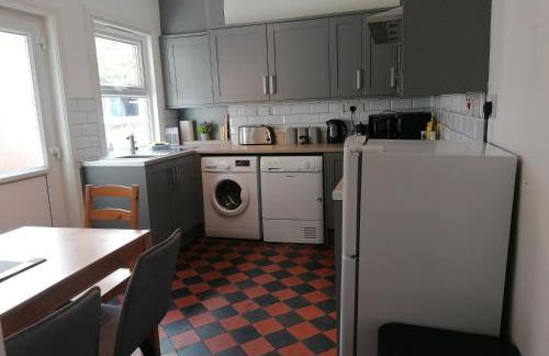 Chester 4 Bedroom House, Contractors & Leisure by Rework Accommodation - Photo 4