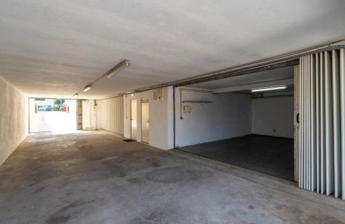 Bright Flat with Balcony & Garage by HostWise - Foto 42