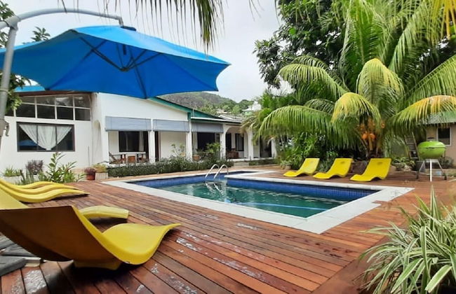 Castaway Lodge - Photo 1